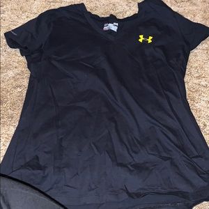 Under armor V-cut short sleeve shirt